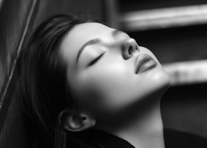 Les 7 choses que les introvertis trouvent épuisantes, selon la psychologie