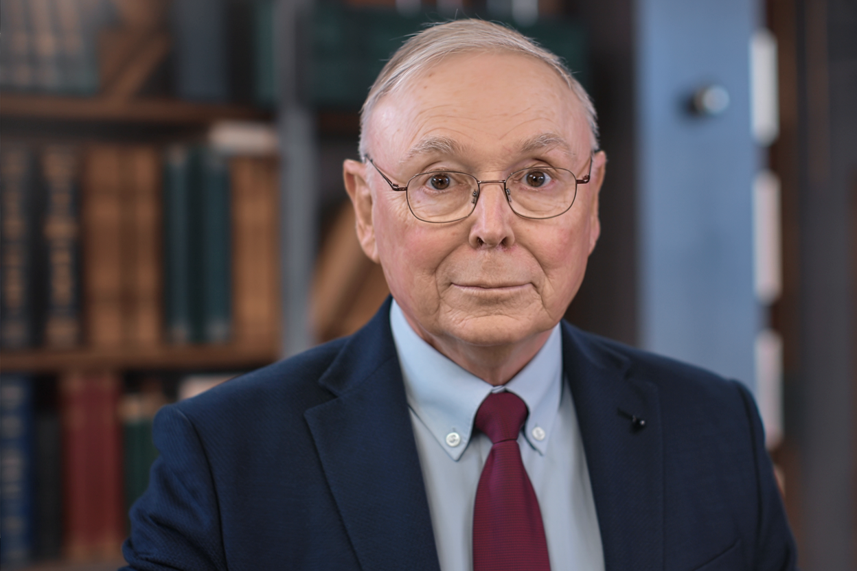 Charlie Munger’s Essential Reading List: 10 Books He Recommended Most