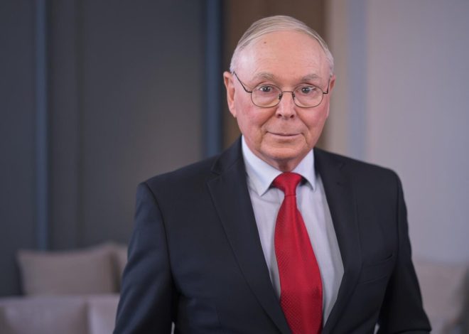 Charlie Munger’s ‘Man with the Hammer’ Warning: 7 Ways This Thinking Error Ruins Smart People’s Decisions